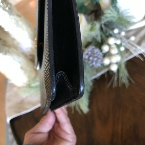 Beautiful Louis Vuitton Vintage Black Epi Montaigne 27 Clutch - Picture 14 of 17